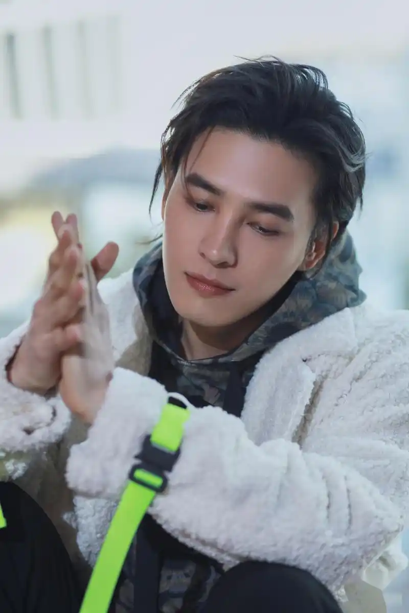 欢娱影视演员吴佳怡,洪尧亮相2019费加罗风尚盛典.