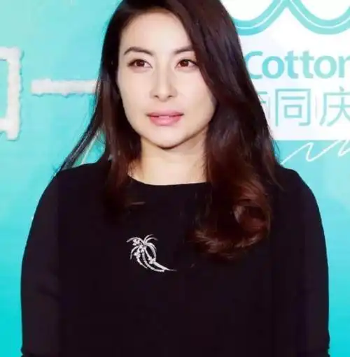 耳高于眉鼻头圆润从梁洛施郭晶晶看豪门喜欢的富贵相