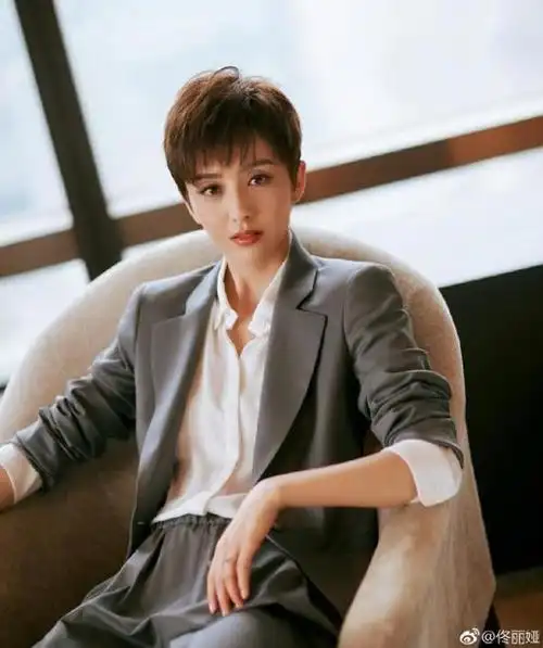 佟丽娅短发图片大全新款发型看起来超美的,有一种整容叫佟丽娅短发,将