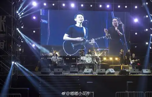 梁博现场演绎点燃了激情消夏节