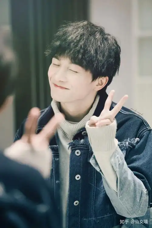 有周深的壁纸吗