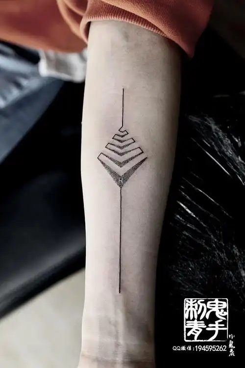 昆明鬼手纹身小鬼店 小臂内侧点刺直线 纹身师刑天