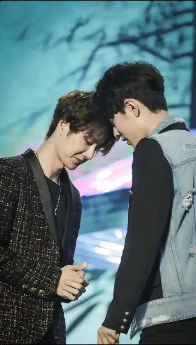 王一博肖战 "当你注视肖战的时候,王一博也在注视你9817 - 抖音