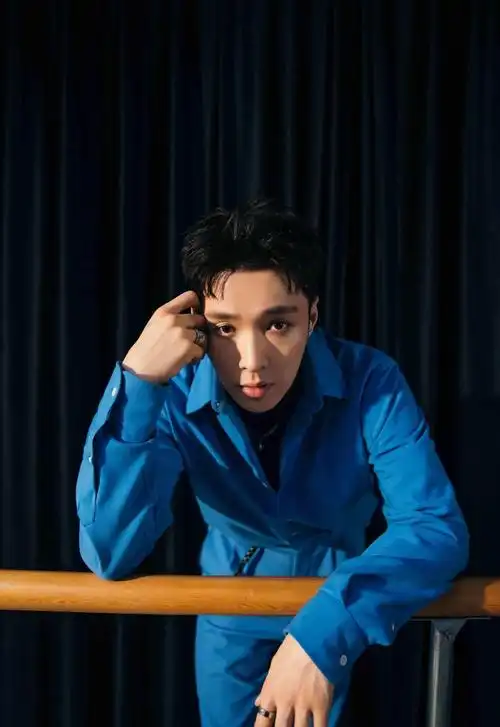 张艺兴时尚休闲写真,高清图片-壁纸族