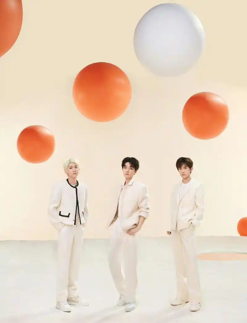 丨@tfboys组合 演唱会应援色写真 chapter-4释出