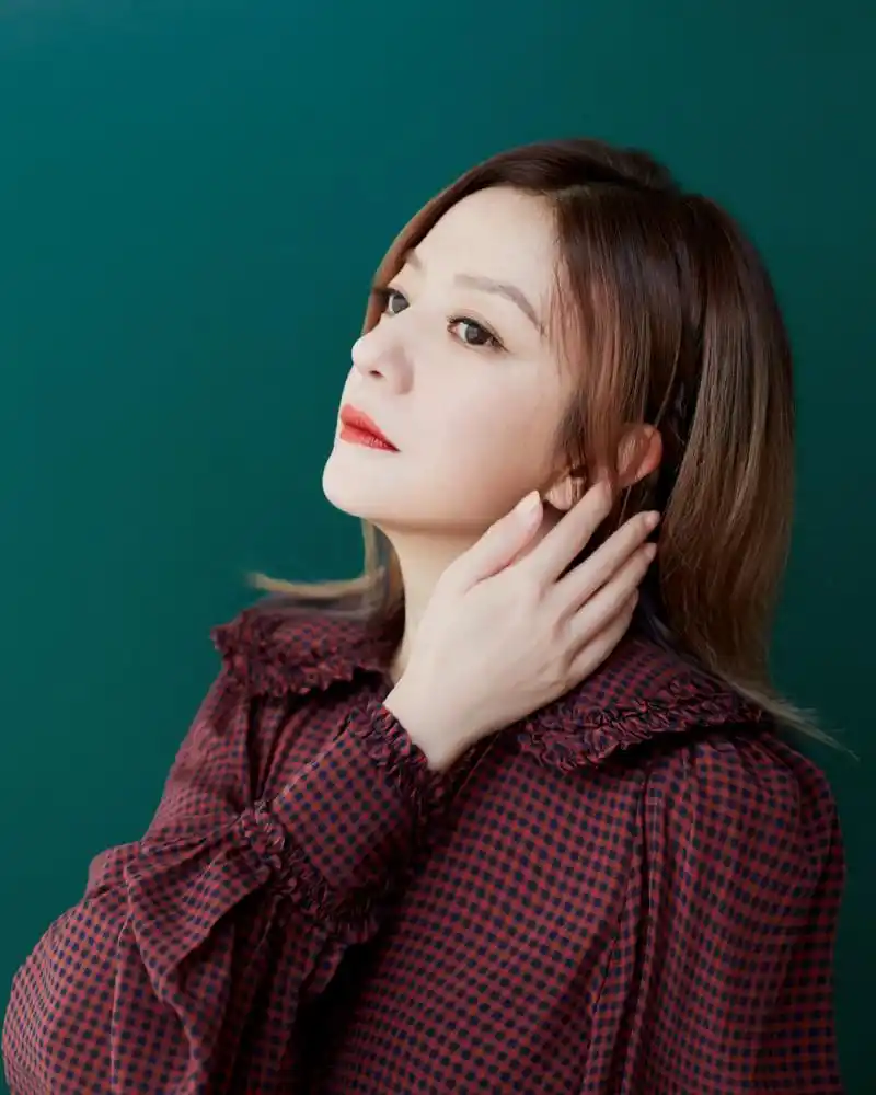 懒理恋情传闻工作室晒赵薇美照