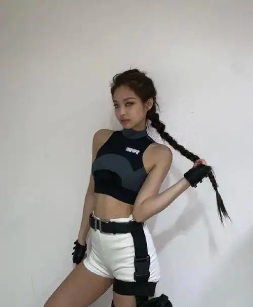 【i】blackpink#jennie[超话]#的上身曲线真是国宝级呀.