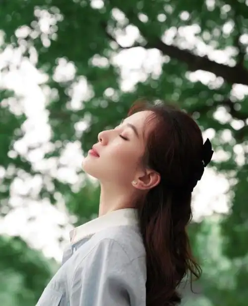 "侧颜比正脸惊艳"的10位女明星,你最倾向谁呢?