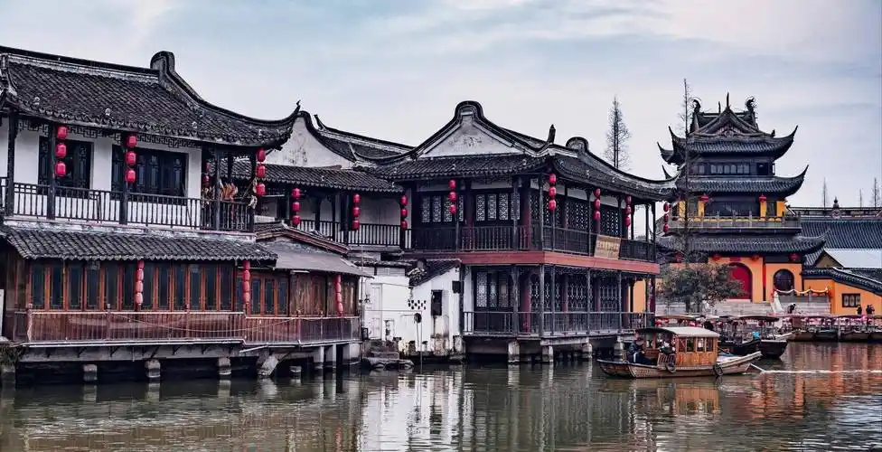 的江南水乡古镇,位于青浦,依山傍湖,但不是金泽_朱家角_旅游_淀山湖