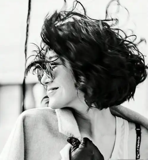 49岁许晴终于不再扮嫩,换新发型走起成熟气质路线,美得不敢认!