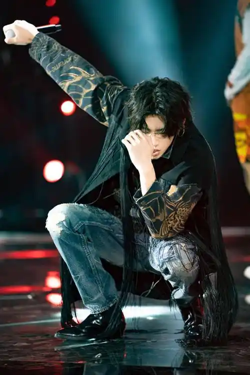 小鬼《跨界歌王》造型照更新 今晚《tiger》舞台强势来袭!_偶像