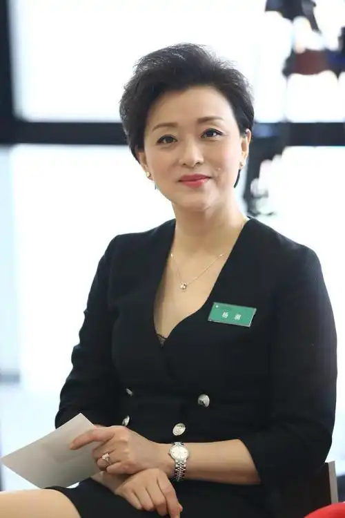 这一次,55岁的主持人杨澜,不再被世界宽容