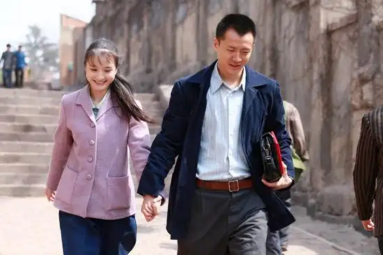 《爱你一生》唐曾牵手林好