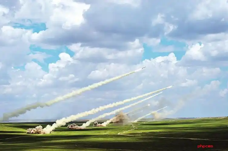 导弹齐射 任方正/摄