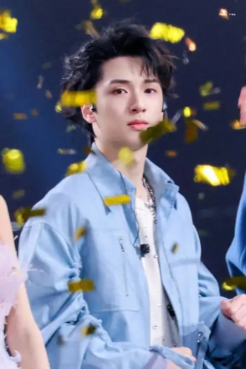 严浩翔超话05#严浩翔中国移动动感地带芒果卡代言人#下次见啦@时代