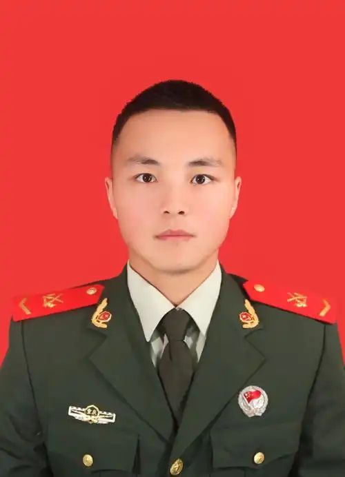 上尉军衔,2020年度因工作成绩表现突出,荣立三等功1次