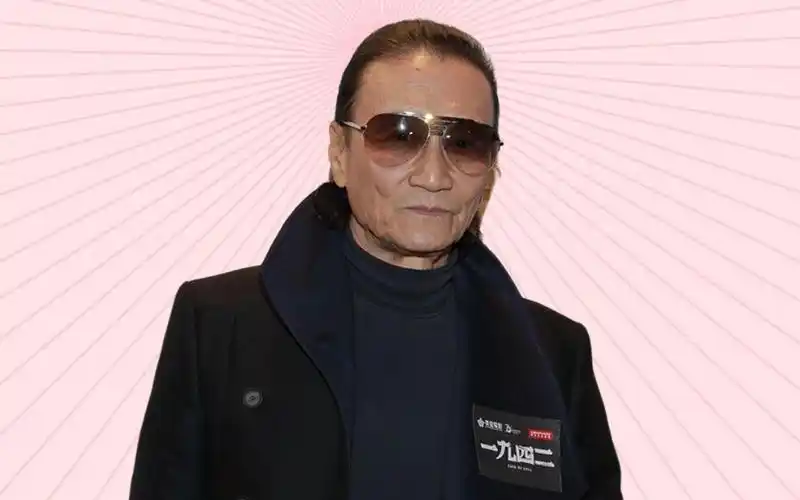 谢贤40多年不摘墨镜,原以为是"挡桃花",真相曝光令人泪目