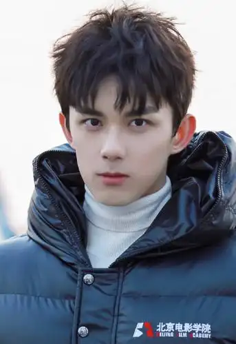 吴磊终于剪短发了!新发型更显阳光帅气,20岁颜值居高不下