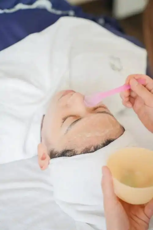 清洁补水无痛或轻度疼痛,术式不同,治疗周期和效果持续时间不同