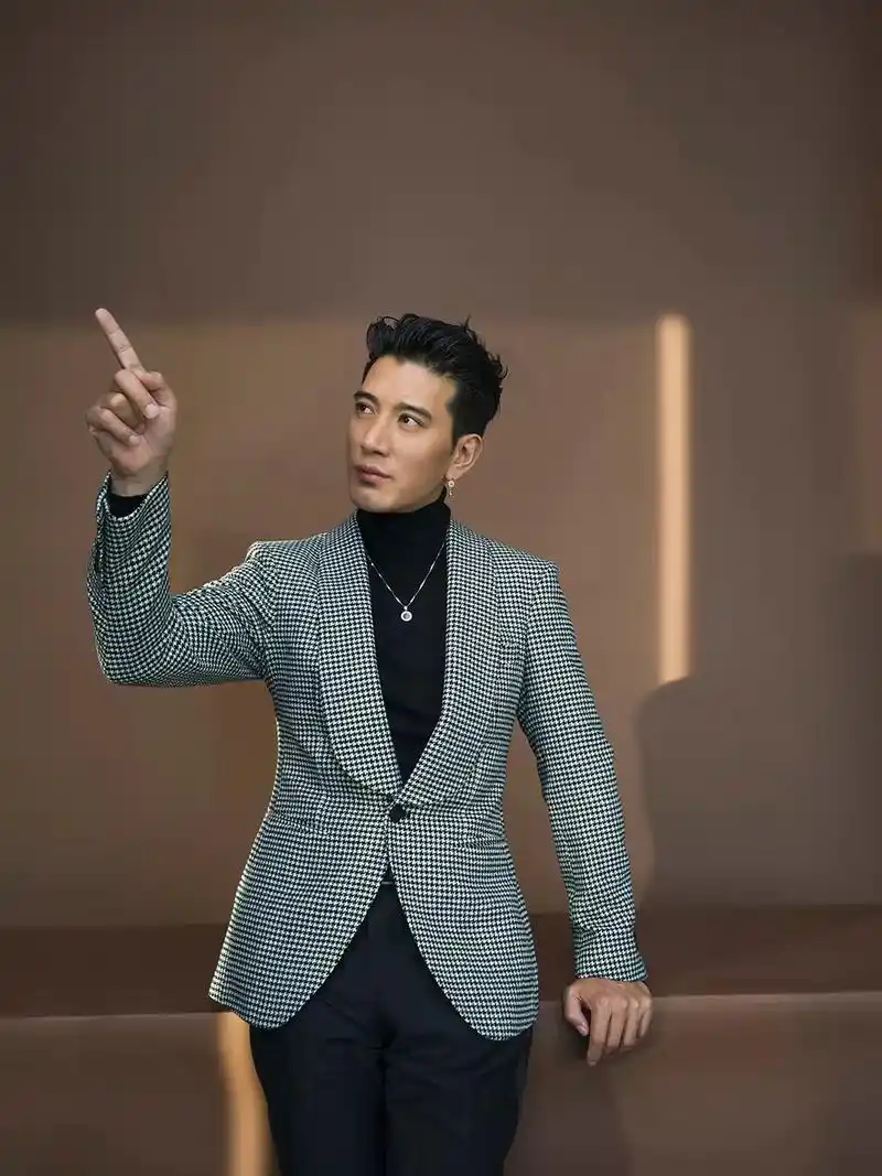 蒲巴甲亮相时尚盛典,低调内敛诠释绅士品格