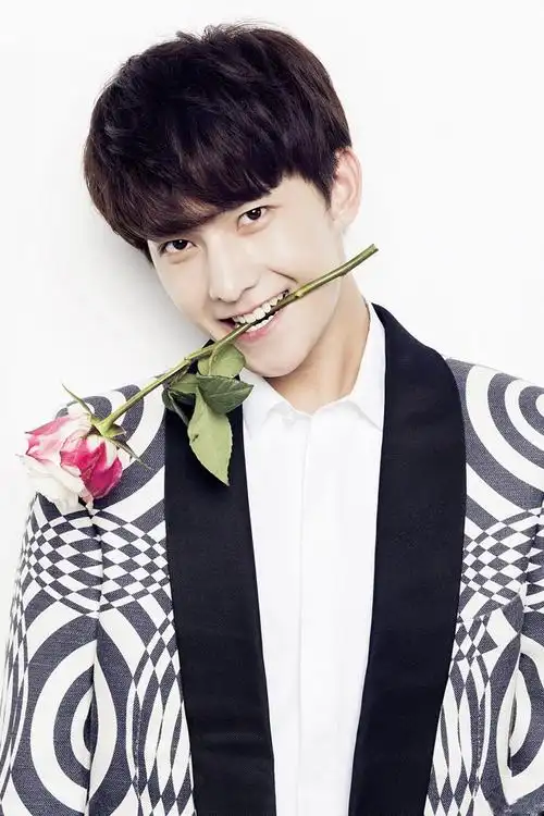 杨洋男明星生活照超好看的手机壁纸