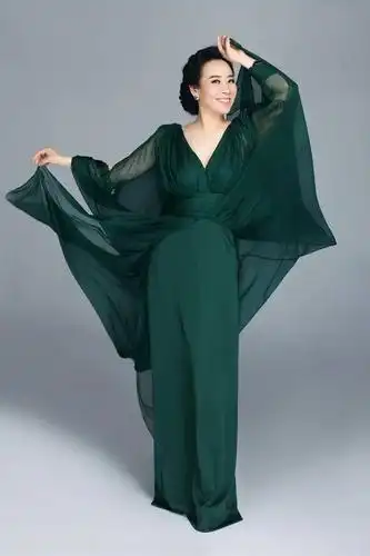 女高音歌唱家张立萍以其美声和抒情曲目的完美演绎,成功跻身于国际