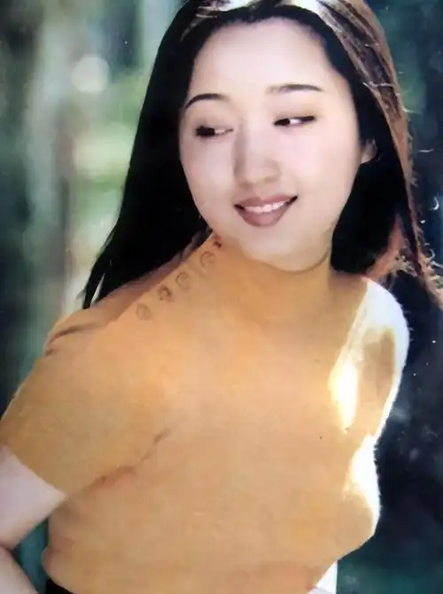 赖文峰娶小23岁娇妻杨钰莹多年被网暴退出乐坛只怪自己看错人