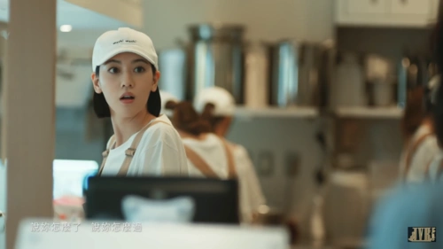 看完说好不哭mv才明白周杰伦还是那个自恋小可爱