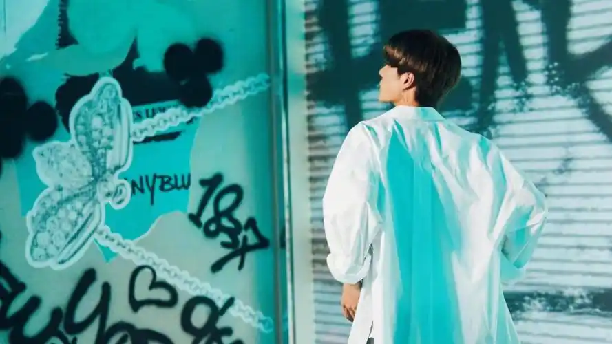 阳光少年王一博帅气街拍写真,高清壁纸图片,大陆明星-回车桌面