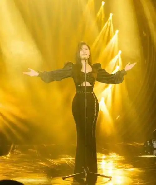 袁娅维长相颇有自己的独特个性化特点,不算是清新甜美的造型,但却很有