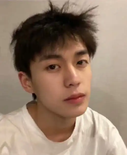 19岁的湖北男生