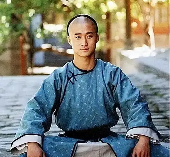 "有其父必有其子",吴京小时候跟吴树的性格可以说是一模一样,整日就是