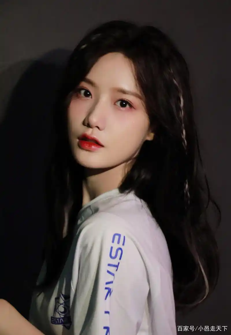 陈意涵甜美笑容写真