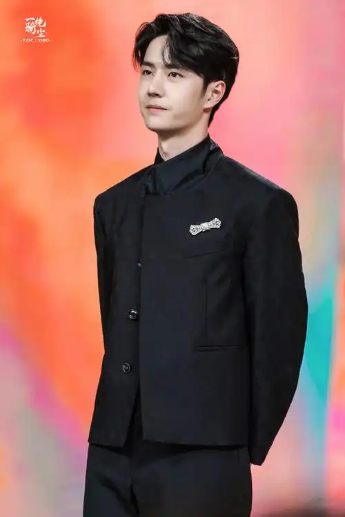 #王一博##王一博暗纹西装#