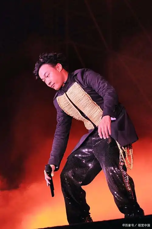 陈奕迅澳门演唱会:经典歌曲,粤英文才华绽放
