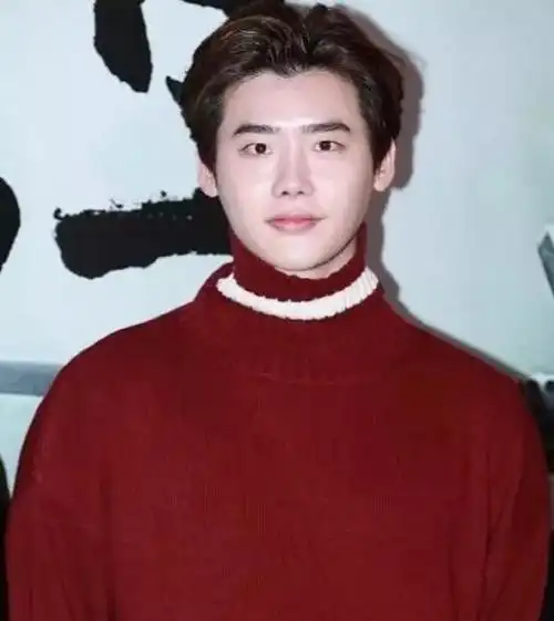 韩国欧巴发胖,谁也逃不了的油腻感,吴世勋贵族神颜胖嘟嘟!