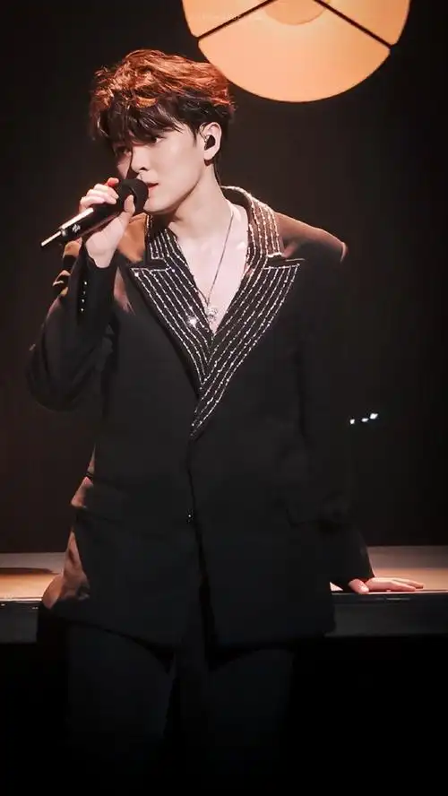 尤长靖超话91#毕业之前来看演唱会#我爱上让我奋不顾身的一个人