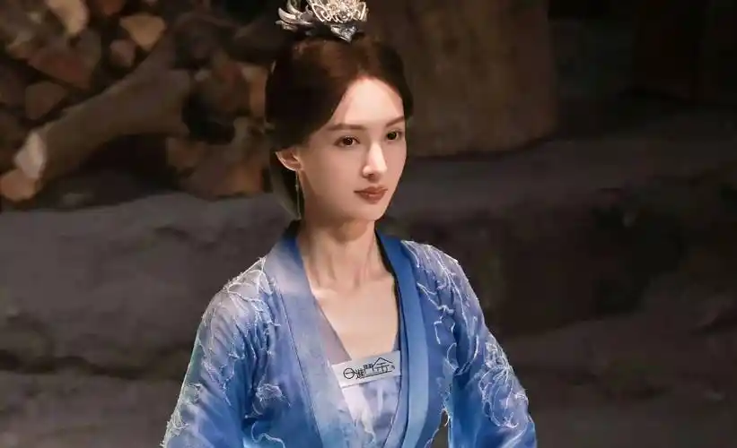 金晨乃是这几年很火的一个女演员,曾经出演过很多电视剧电影,典型的就