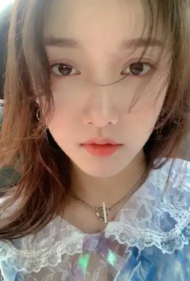 姜贞羽白皙肌肤性感自拍照图片67