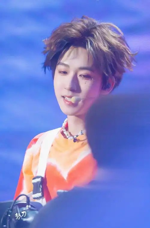 贺峻霖 梦蝶破笼##贺峻霖 全能美颜主舞#    03~你是全世界最可爱