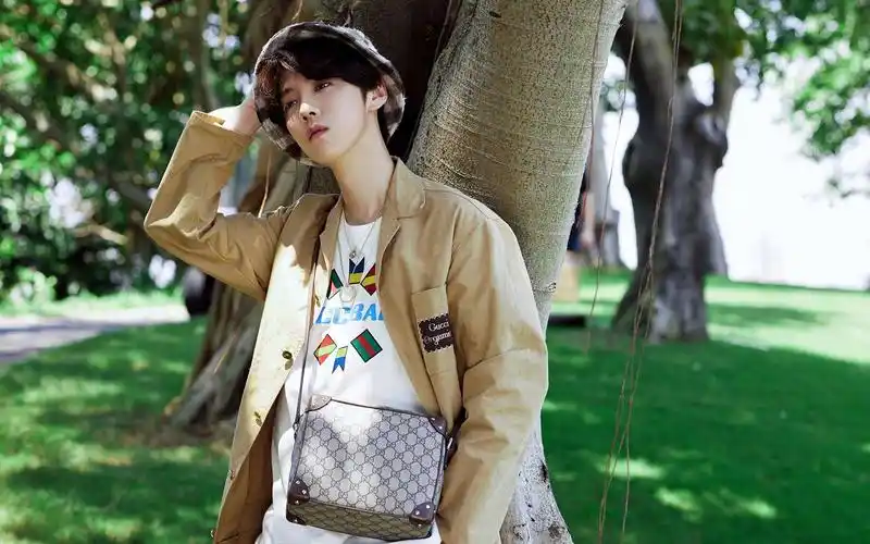 电脑壁纸 明星 大陆明星 鹿晗夏日文艺帅气俊朗阳光迷人写真