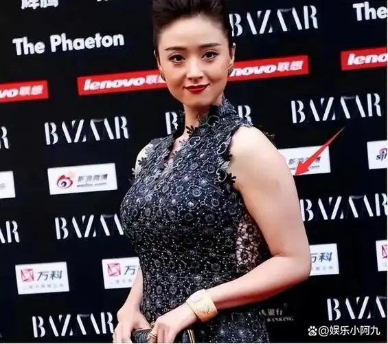 容貌出众却身材魁梧,这些"大体格子"女星们,就吃亏在肩膀上!