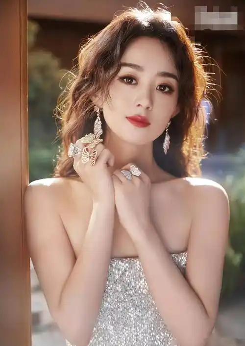 有种"整容"叫公司包装,鞠婧祎直接"换头",周笔畅判若两人_因为_赵丽颖