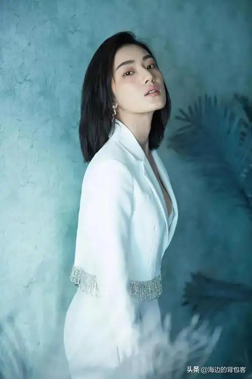 内地90后美女演员—洪爽,身材一流,短发的她超霸气