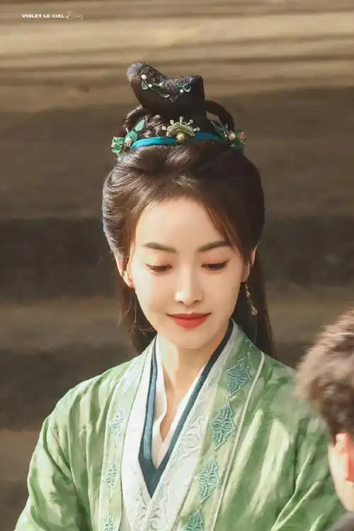 宋茜的古装剧路透每天都能美出新高度头脑清晰,敢爱敢恨,勇敢坚韧,不