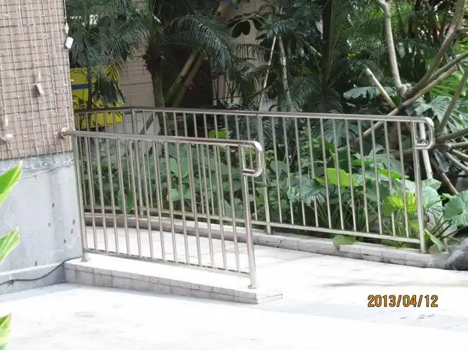 不锈钢无障碍坡度栏杆