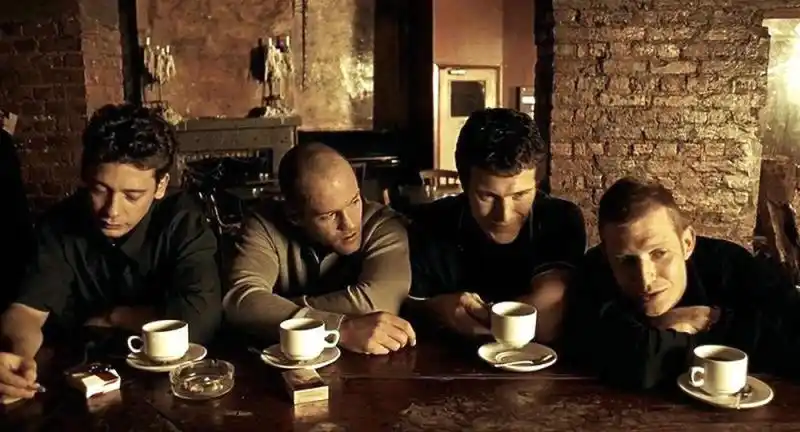 《两杆大烟枪》| lock,stock and two smoking barrels