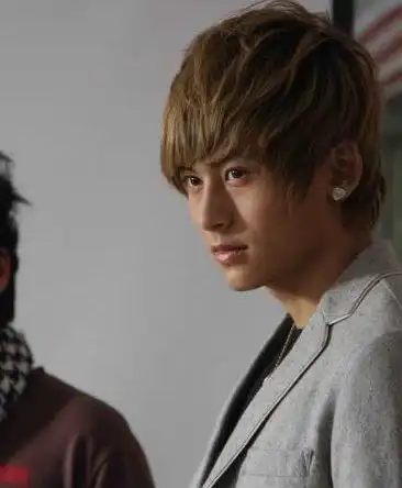 地铁惊现张哲瀚应援广告为张哲瀚庆生粉丝张哲瀚生日快乐