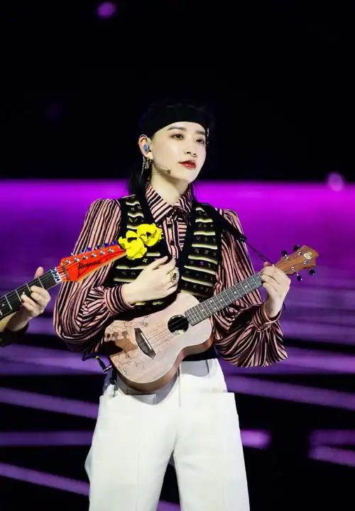 乘风破浪的姐姐李斯丹妮图片