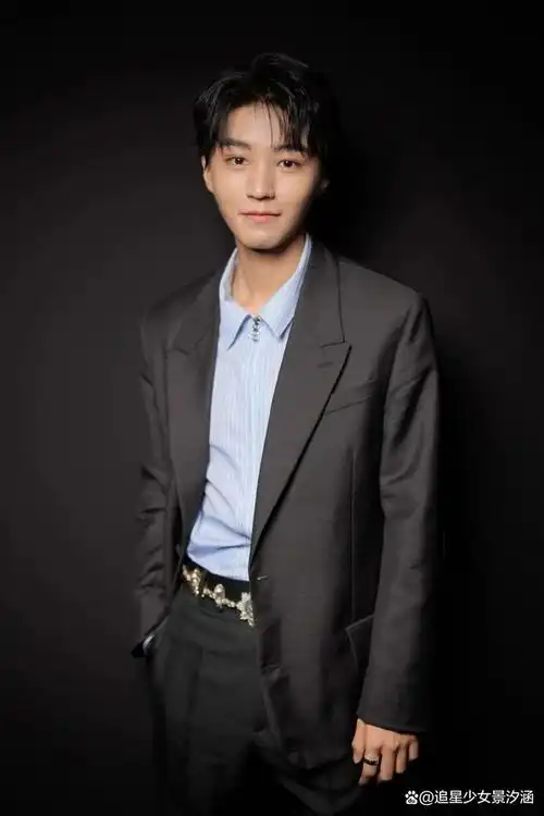 王俊凯亮相dior秀场,神图直出!